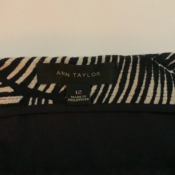 Ann Taylor navy and cream skirt size large - Picture 5 of 5